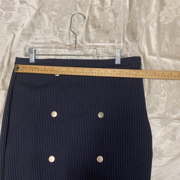 Womens Comfy Navy Blue Striped
Cato Flat Front Skirt Size 10 Very cute 
Mini - Picture 4 of 6
